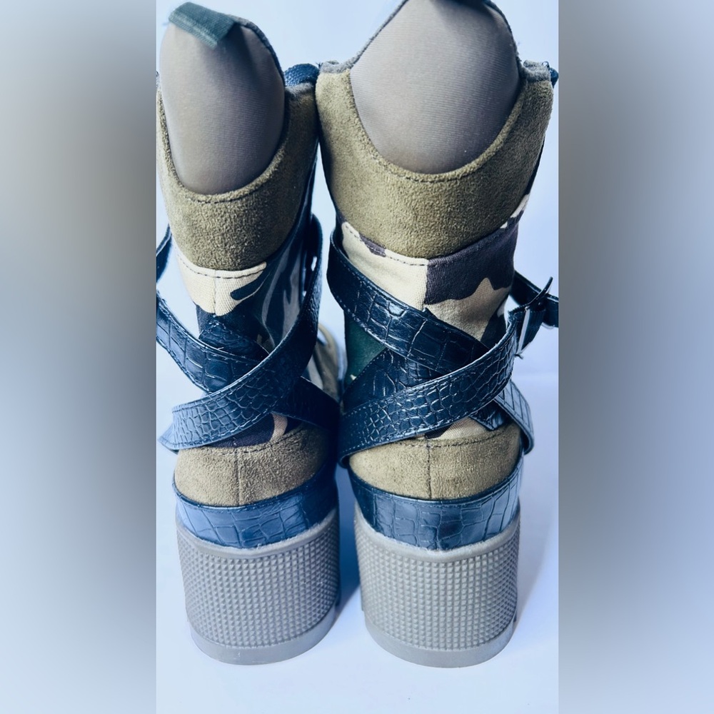 Combat Military Print Lug Sole Lace Up Chunky Heel Boots Cape Robbin Sz 8 - Picture 6 of 9